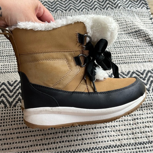 Cat & Jack girls tan and black faux fur lined thermolite winter boots size 2 - Picture 3 of 6